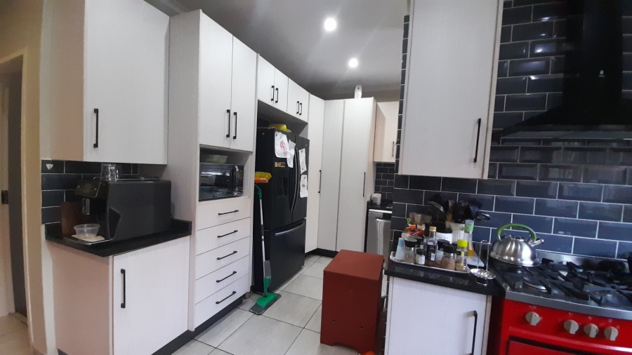 3 Bedroom Property for Sale in Geelhoutpark North West